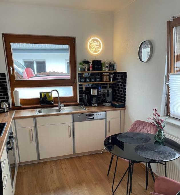 Cozy Wilkipartment Bis 4 Pers - Hund - Netflix - Wlan - Wintergarten - Coffeebar - Popcorn Verl Eksteriør billede